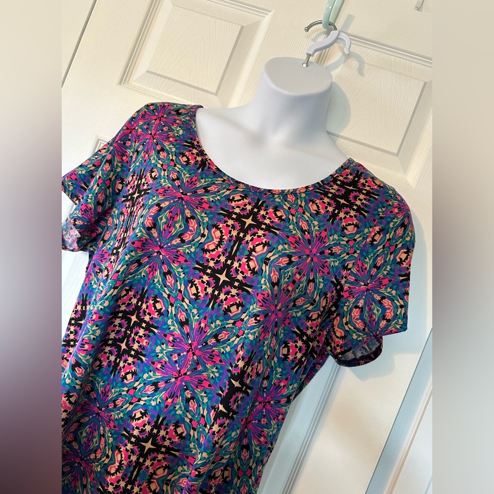 Ladies LuLa Roe Tee